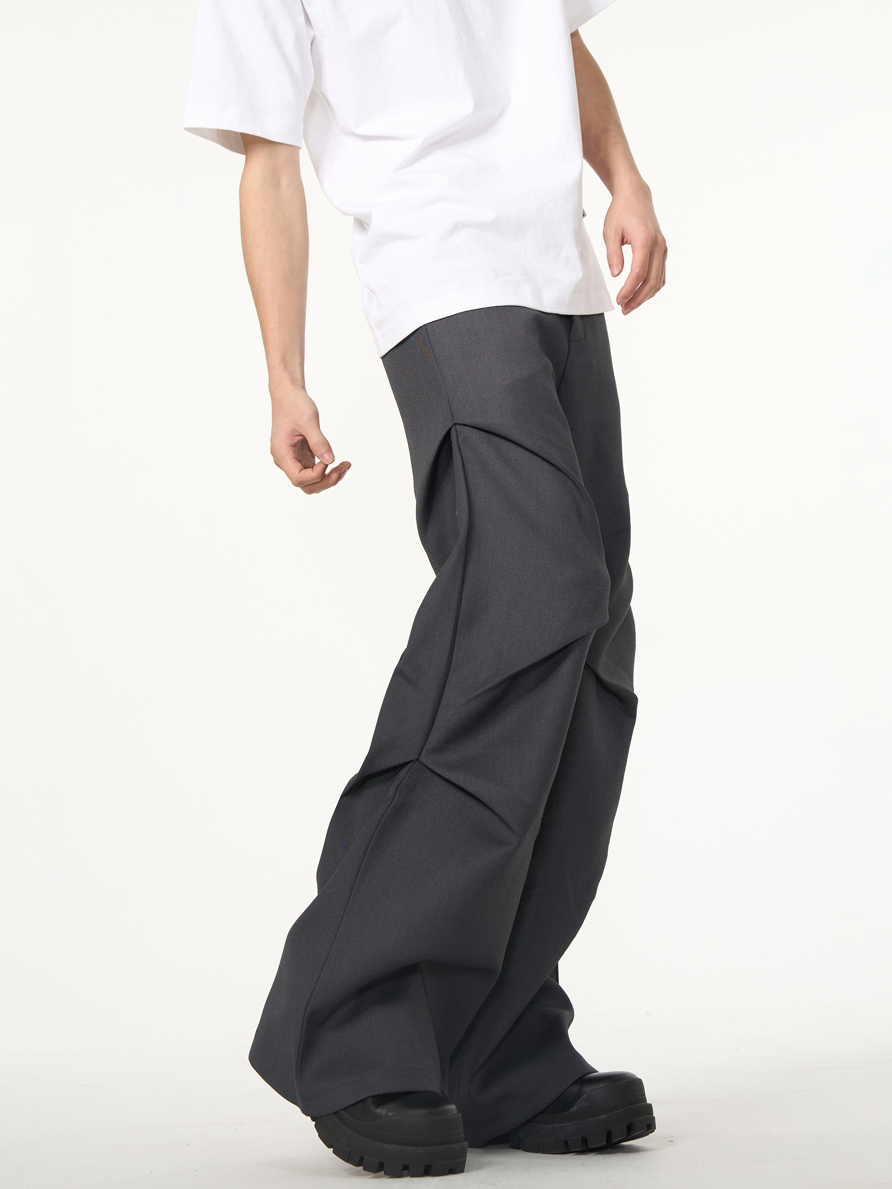 Sculpted Wide-Leg Pleated Trousers