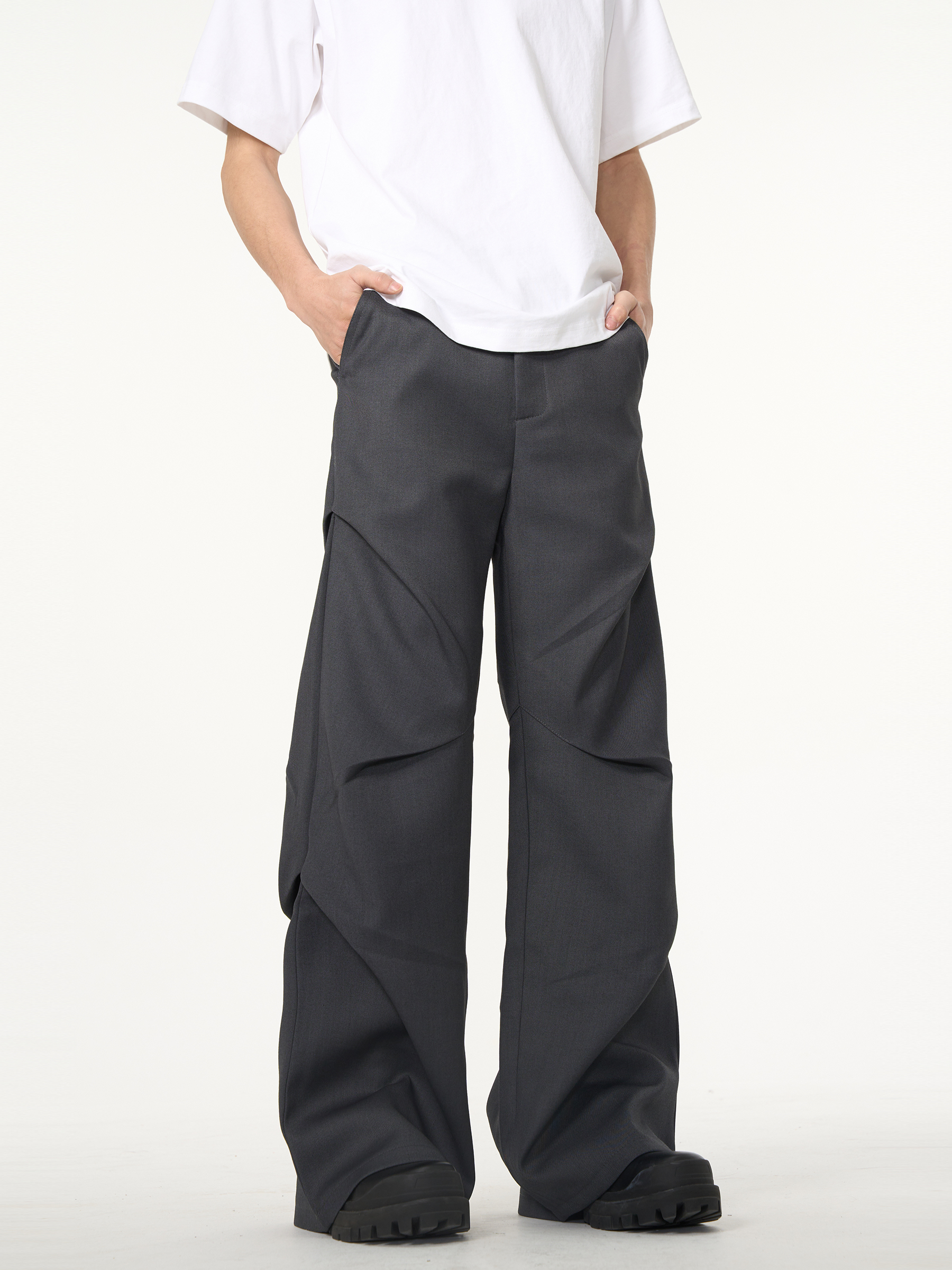 Sculpted Wide-Leg Pleated Trousers