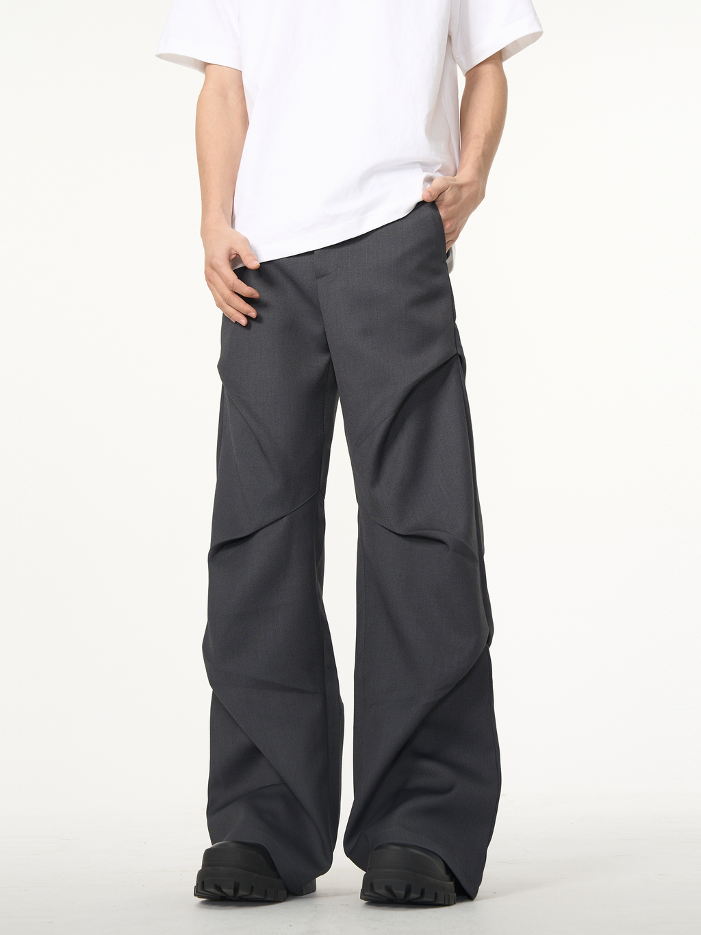 Sculpted Wide-Leg Pleated Trousers