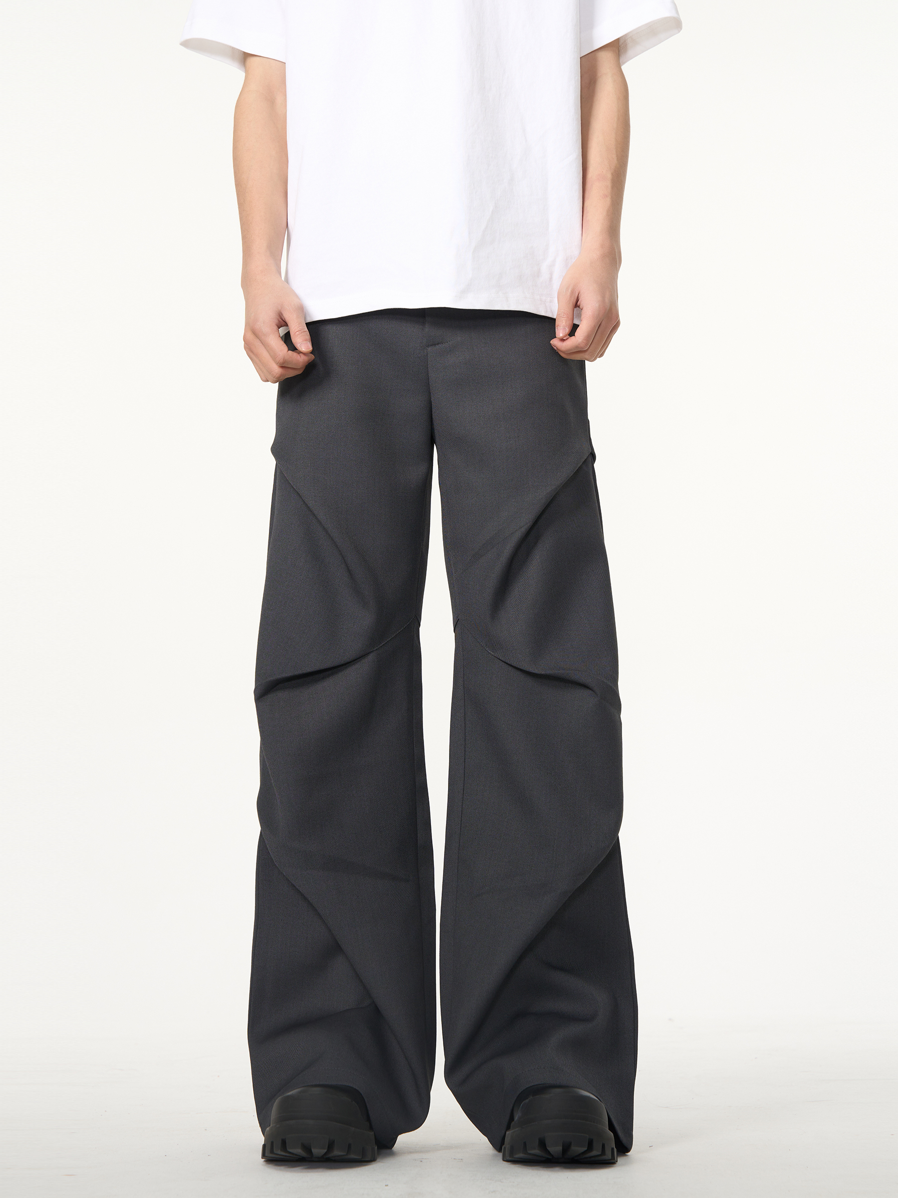 Sculpted Wide-Leg Pleated Trousers