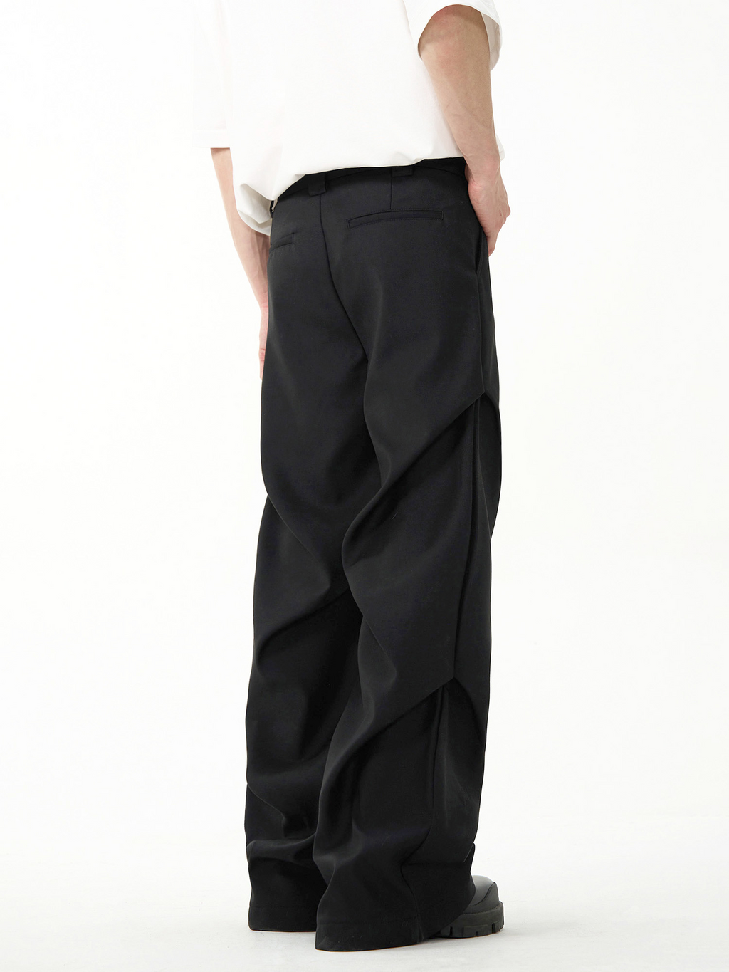 Sculpted Wide-Leg Pleated Trousers