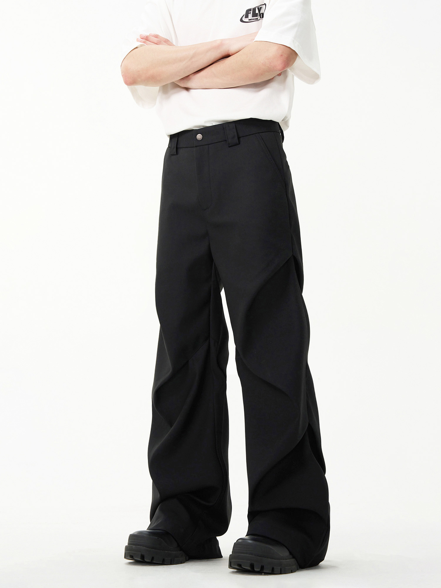 Sculpted Wide-Leg Pleated Trousers
