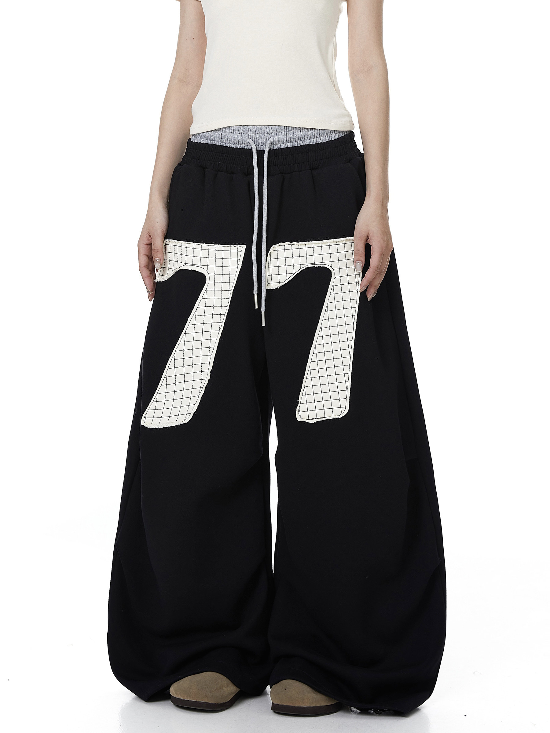 Contrast Patch Embroidered Double Waist Sweatpants Secondary image