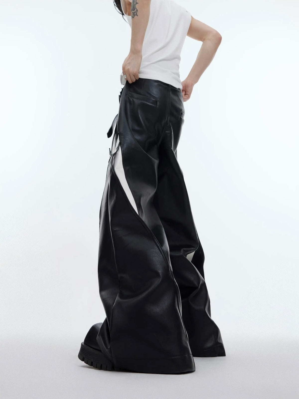 Argue Culture Metal-Button Panelled Wide-Leg Pants - gallery view 3