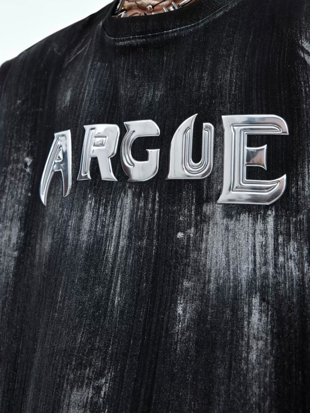 Argue Culture Silver-Finish Logo Padded-Shoulder T-Shirt - gallery view 3