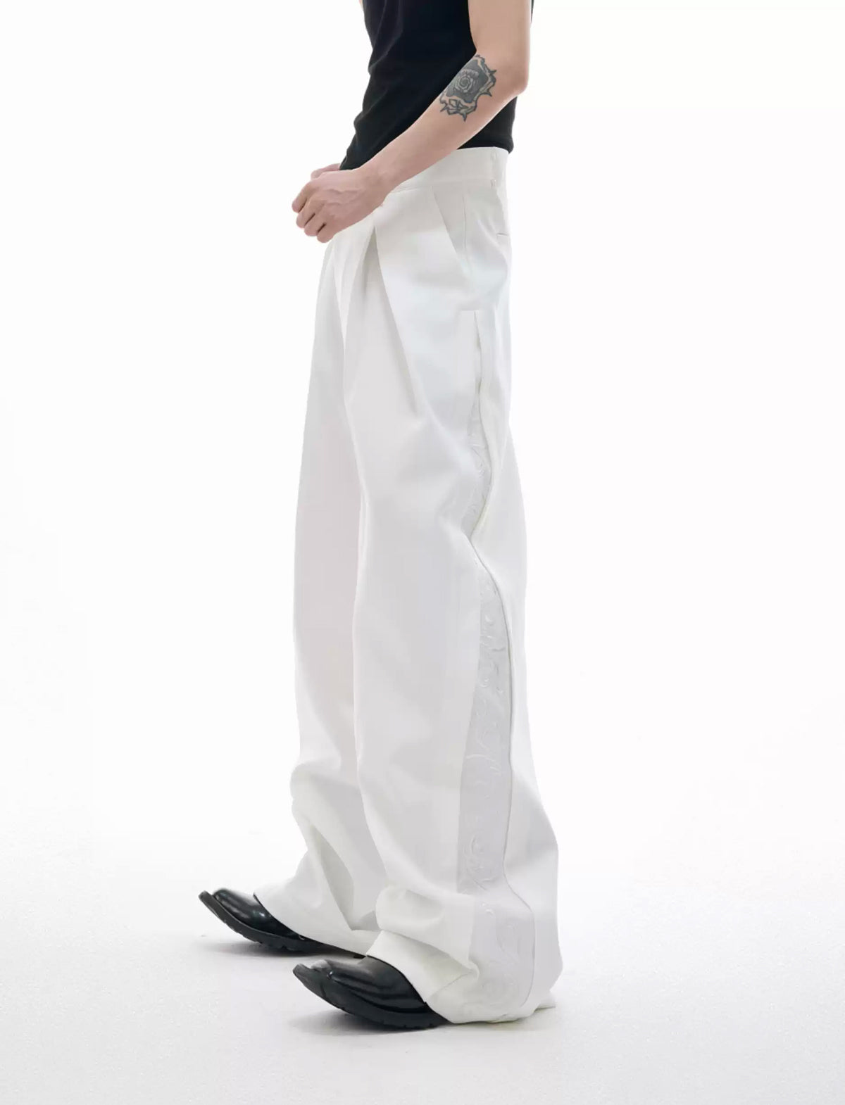 Embroidered Wide-Leg Tailored Pants 서브 이미지