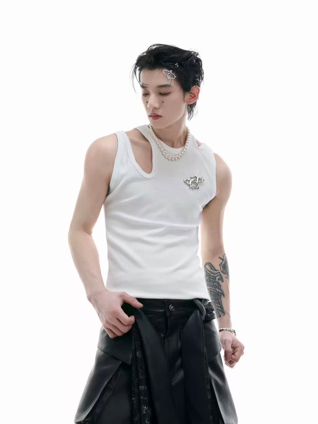 Argue Culture Cutout Metal-Detail Fitted Tank Top - gallery view 2