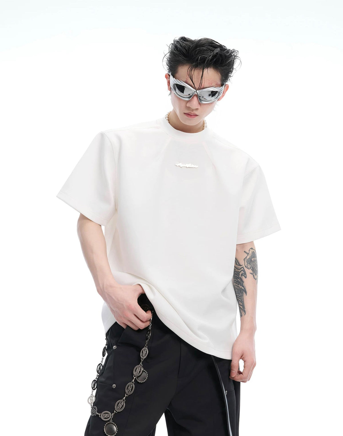 Structured Boxy T-Shirt — White - T-Shirt — styling view 1