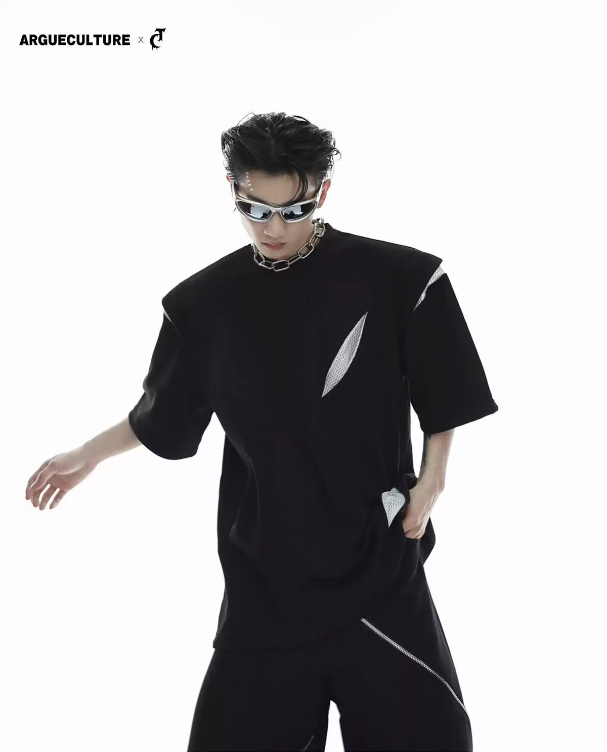 Argue Culture Panelled Padded-Shoulder T-Shirt - gallery view 1