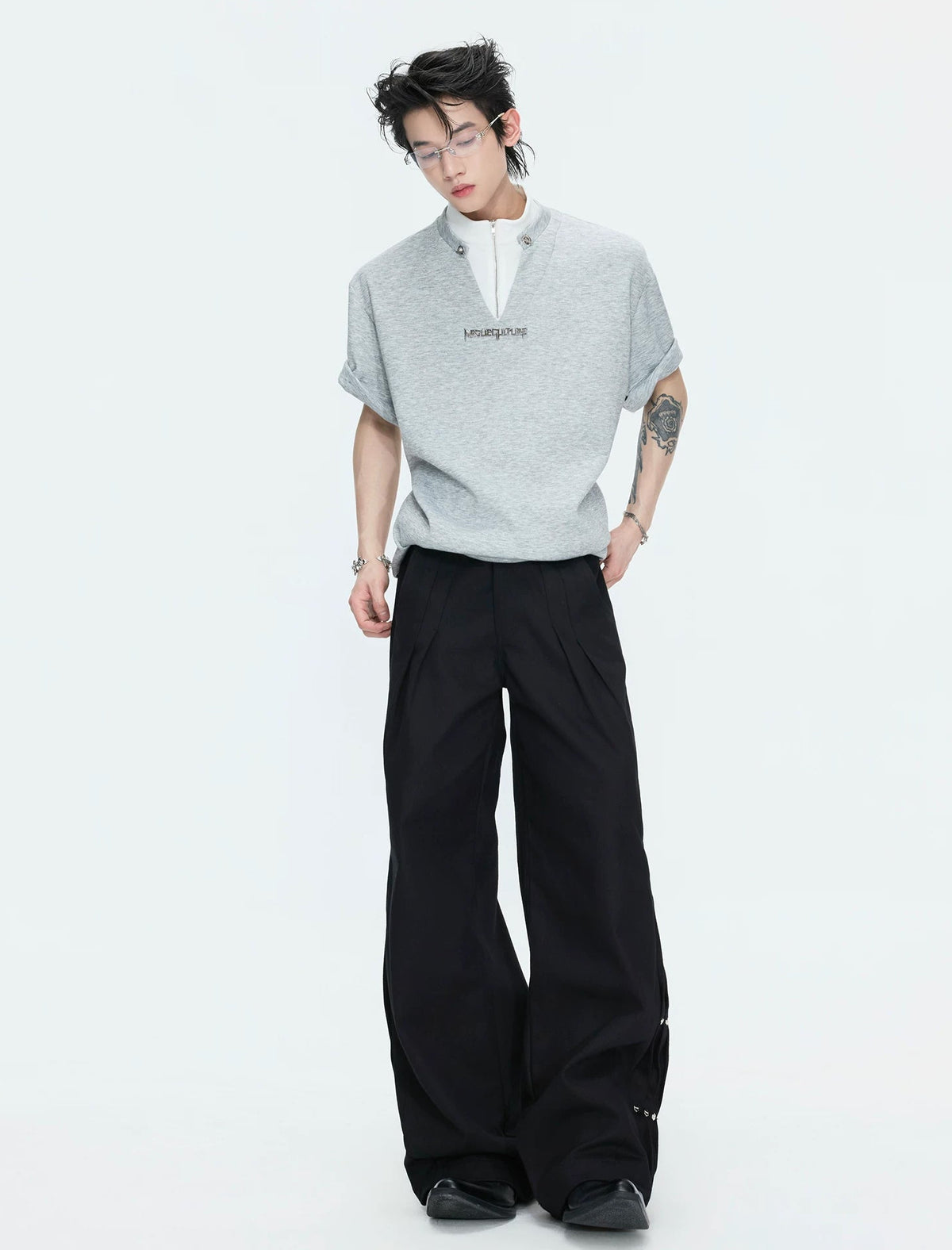 Layered Contrast-Collar Boxy T-Shirt — Gray - Top — styling view 1