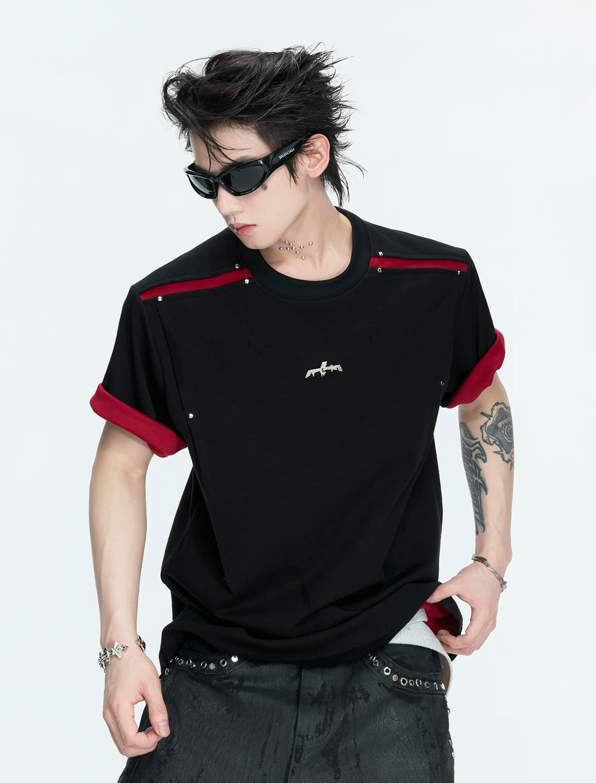 Contrast-Panel Structured-Sleeve T-Shirt — Black - T-Shirt — styling view 3