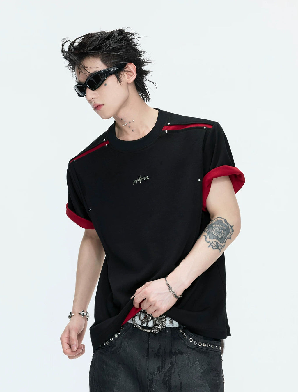 Contrast-Panel Structured-Sleeve T-Shirt — Black - T-Shirt — styling view 4