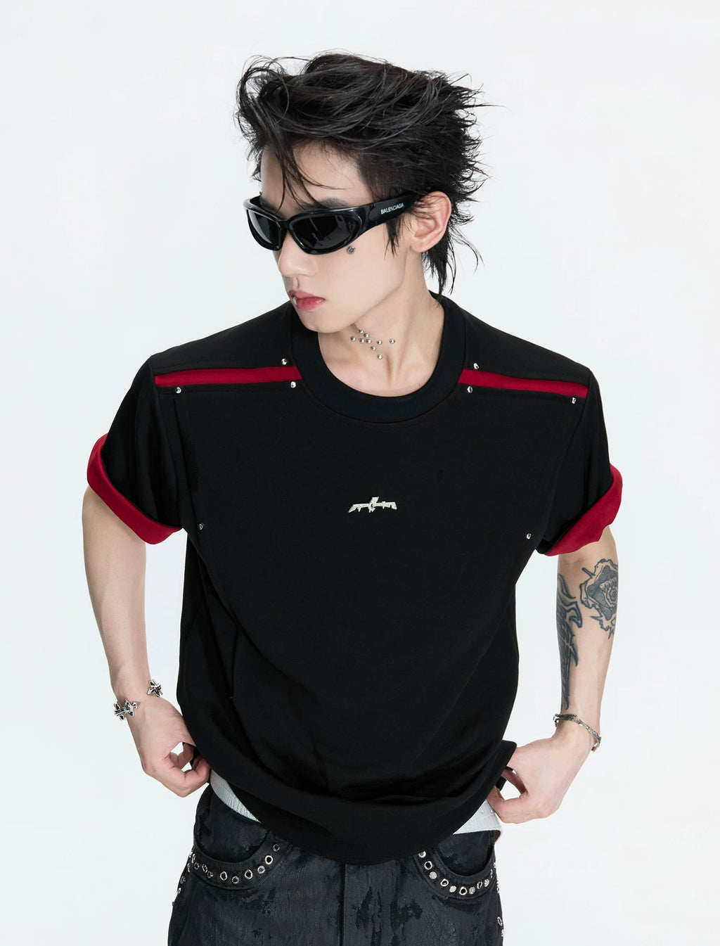 Contrast-Panel Structured-Sleeve T-Shirt — Black - T-Shirt — styling view 5