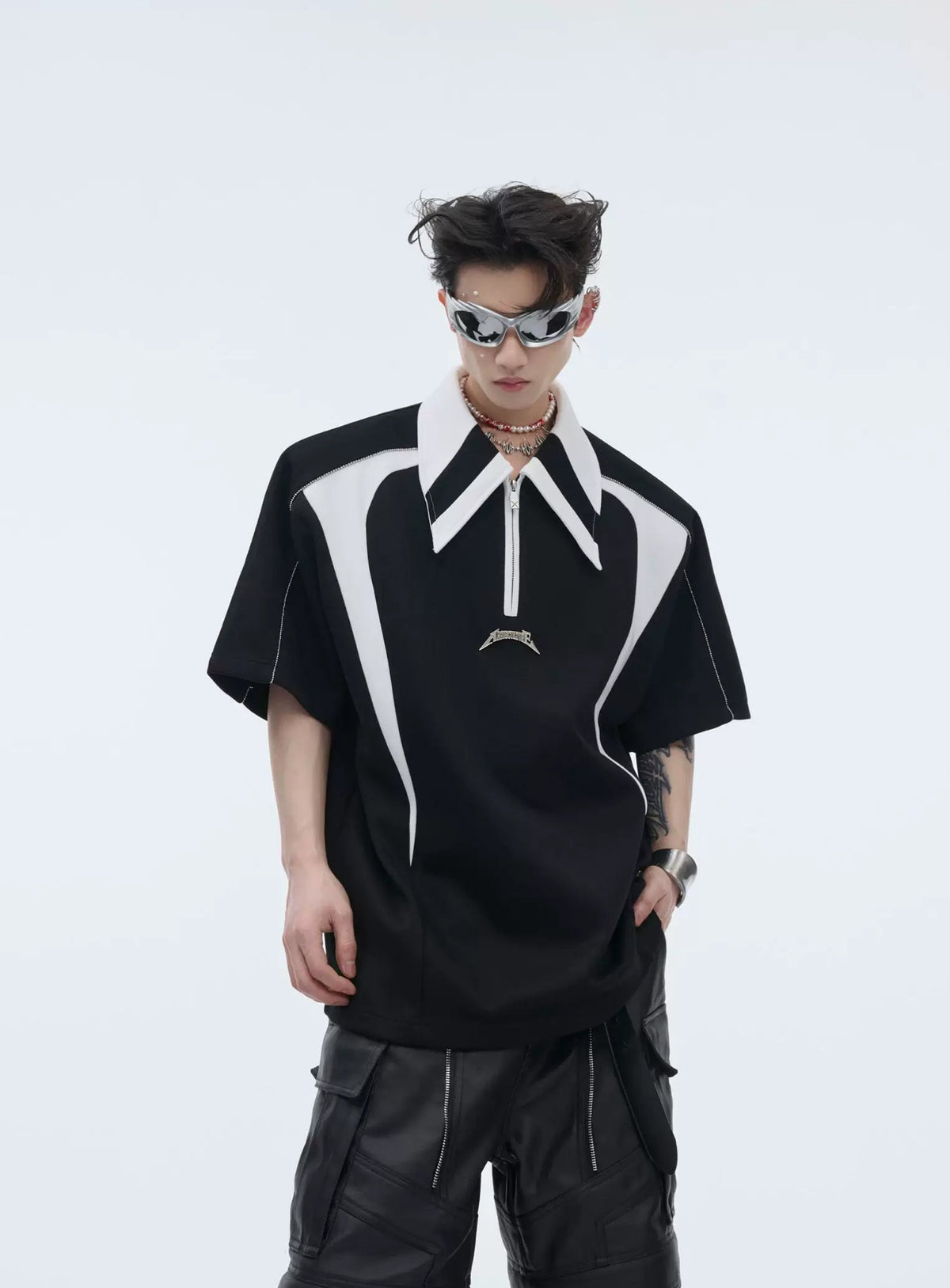 Contrast-Panel Padded-Shoulder Polo Shirt — Black — styling view 1 메인 이미지