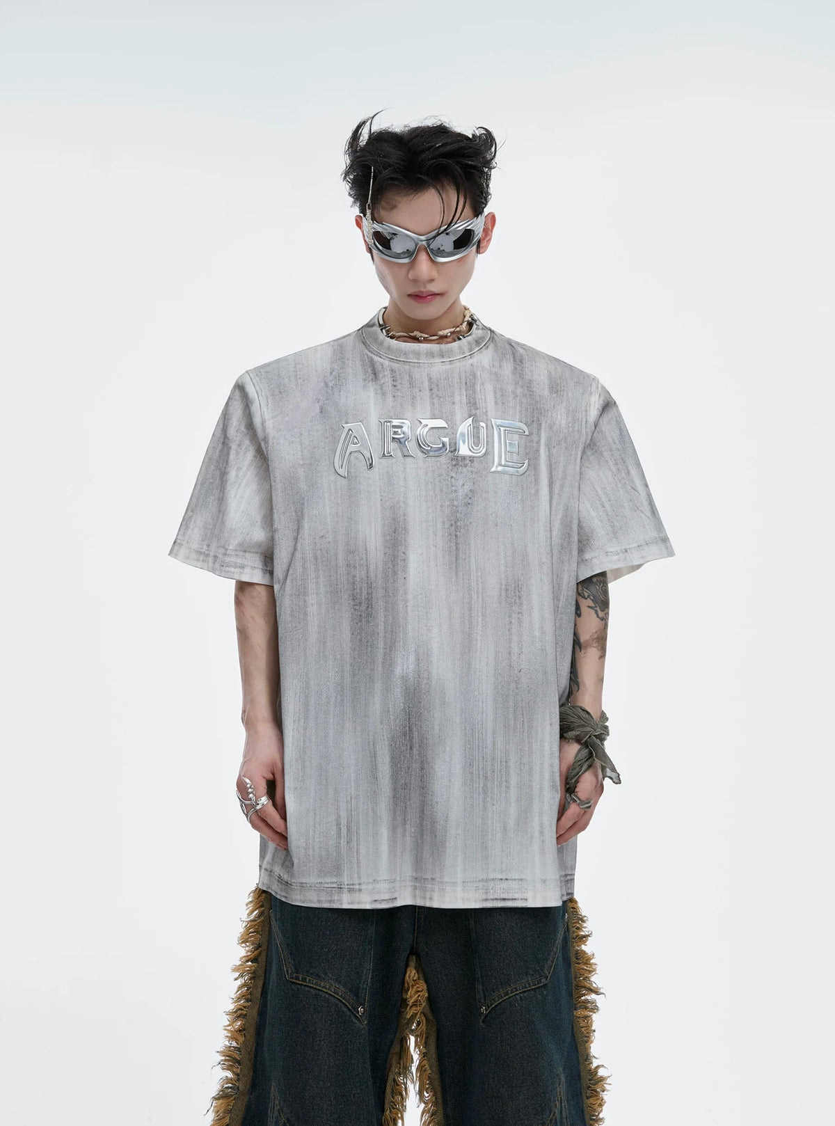 Silver-Finish Logo Padded-Shoulder T-Shirt — White — styling view 1 메인 이미지