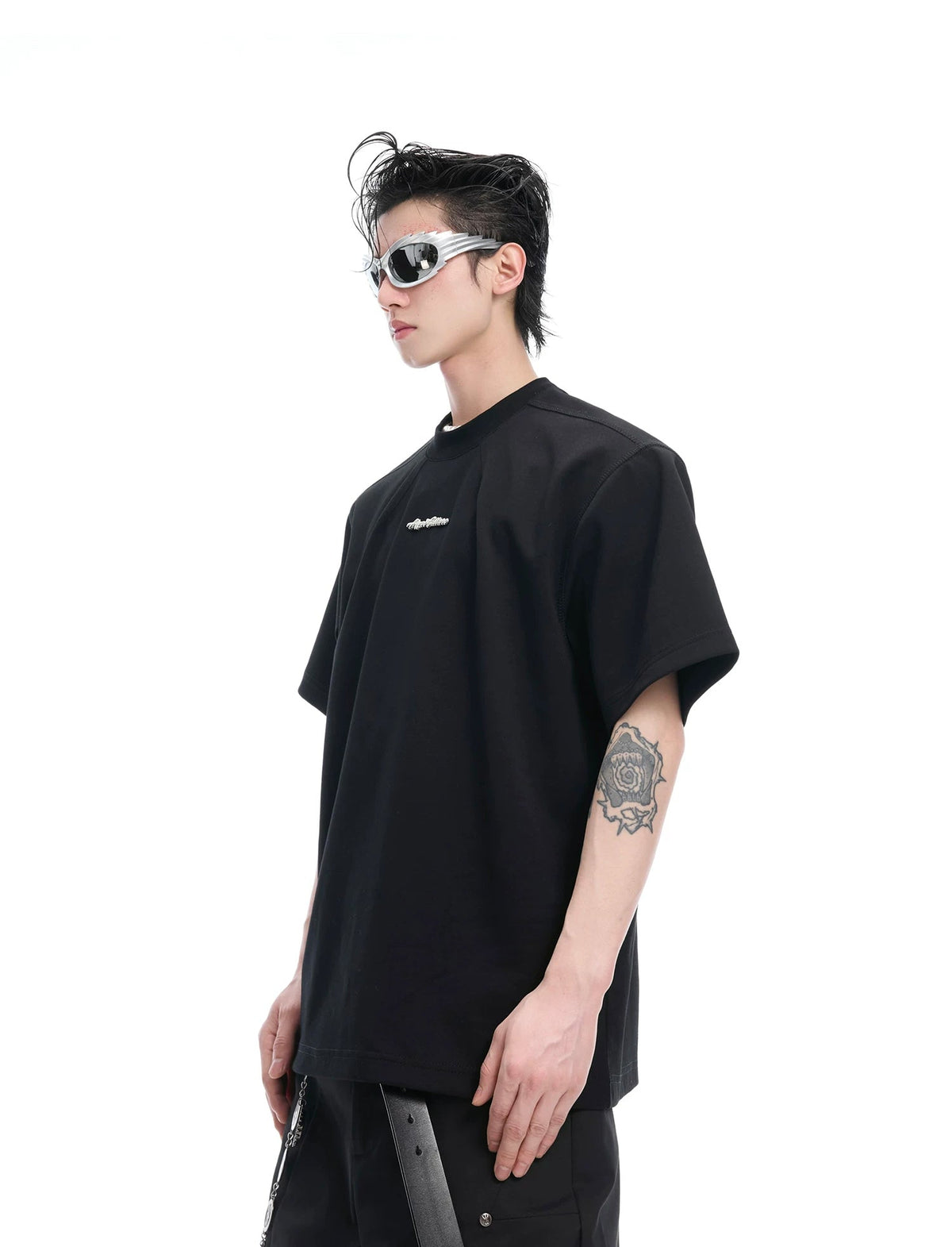 Structured Boxy T-Shirt — Black - T-Shirt — styling