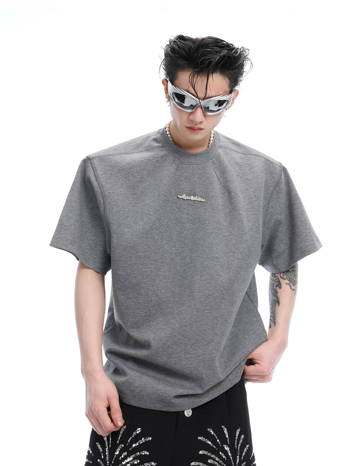 Structured Boxy T-Shirt — Gray - T-Shirt — styling view 1 메인 이미지