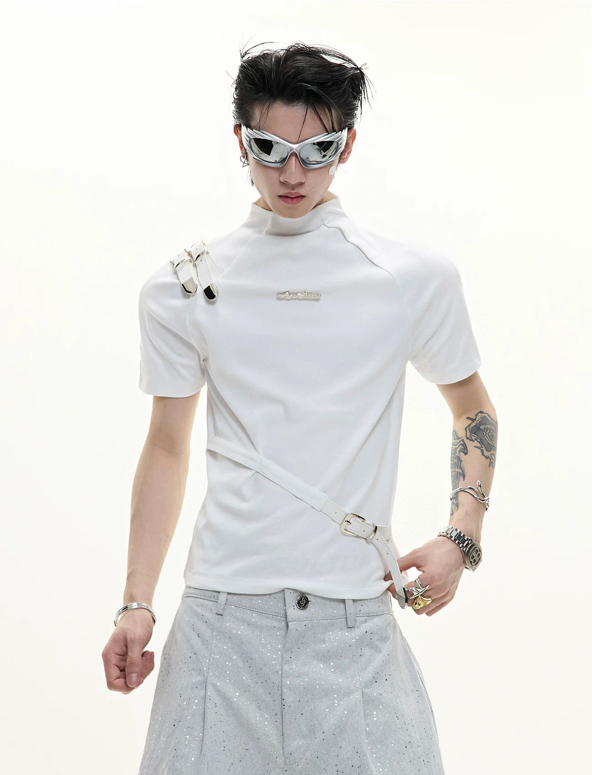 Belted Stand-Collar Fitted T-Shirt — White - T-Shirt — styling view 1