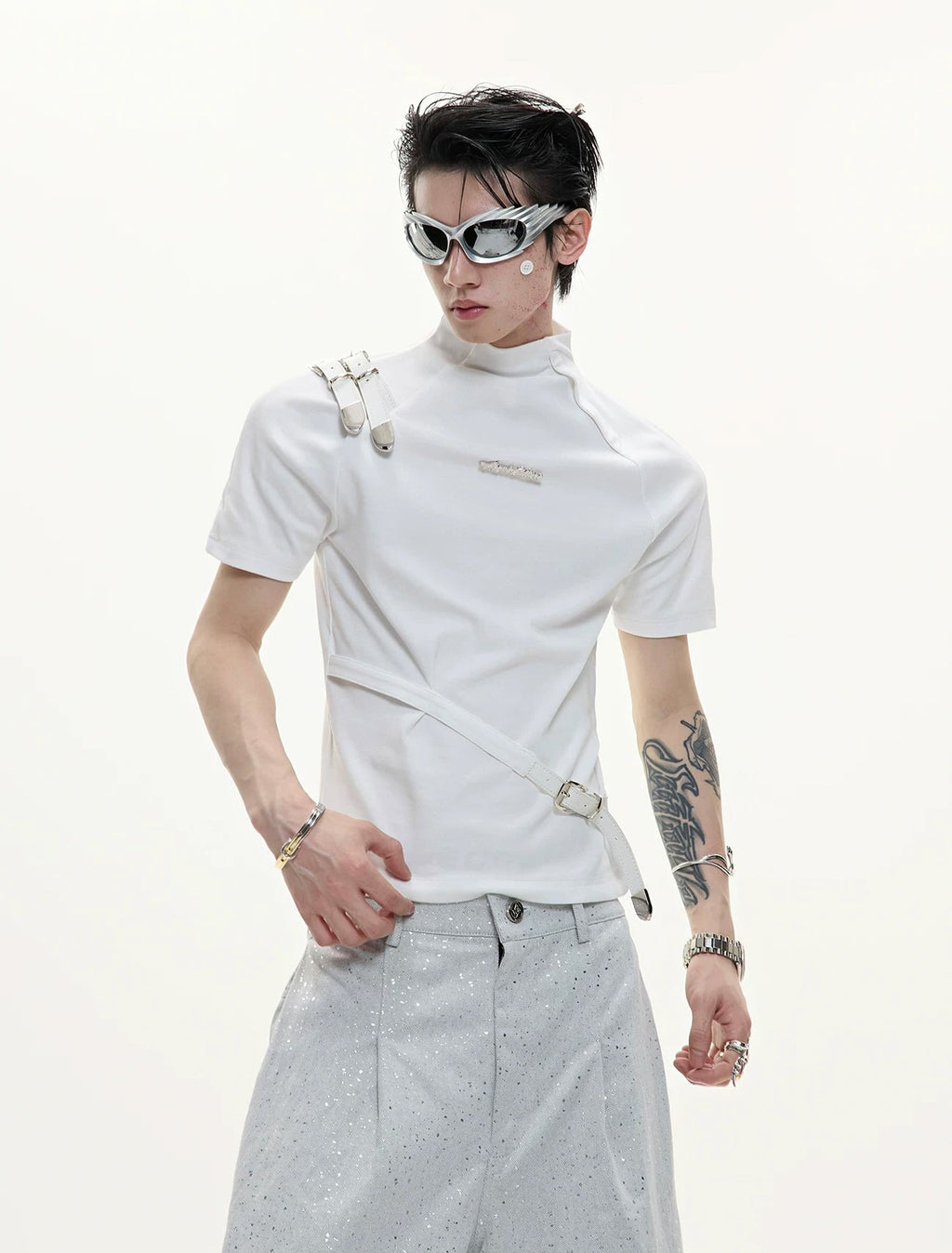 Belted Stand-Collar Fitted T-Shirt — White - T-Shirt — styling view 2