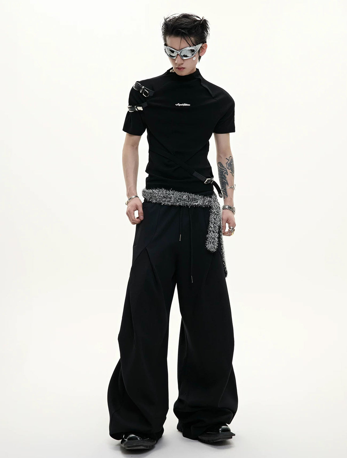 Belted Stand-Collar Fitted T-Shirt — Black - T-Shirt — styling view 3