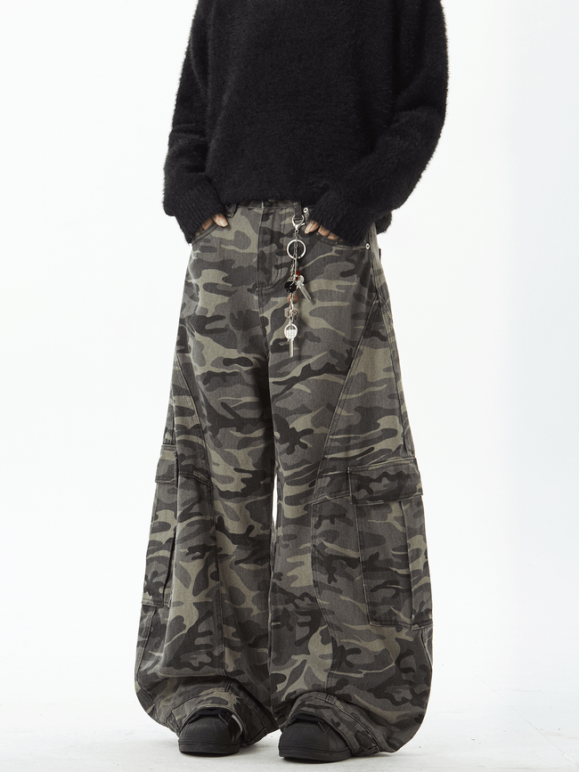 Camo Scythe-Cut Cargo Denim Pants Main Image