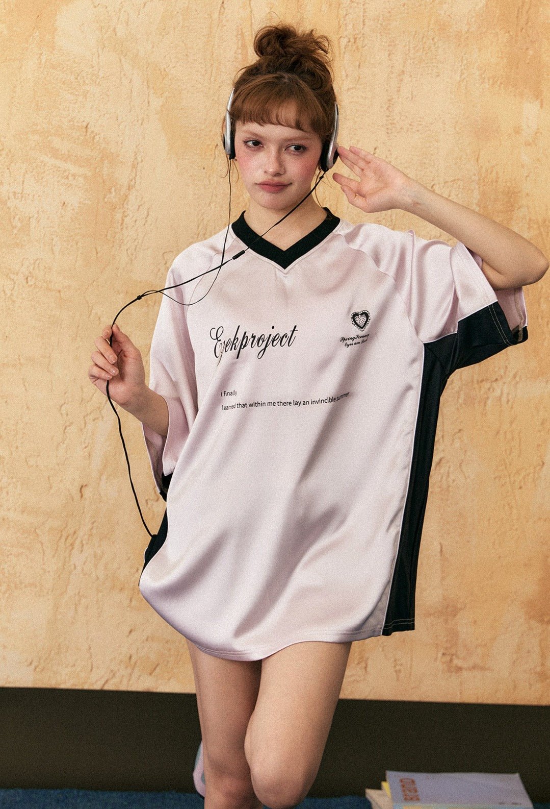 T-Shirt mit Raglanärmeln und Buchstaben in Farbblock-Optik Zweitbild