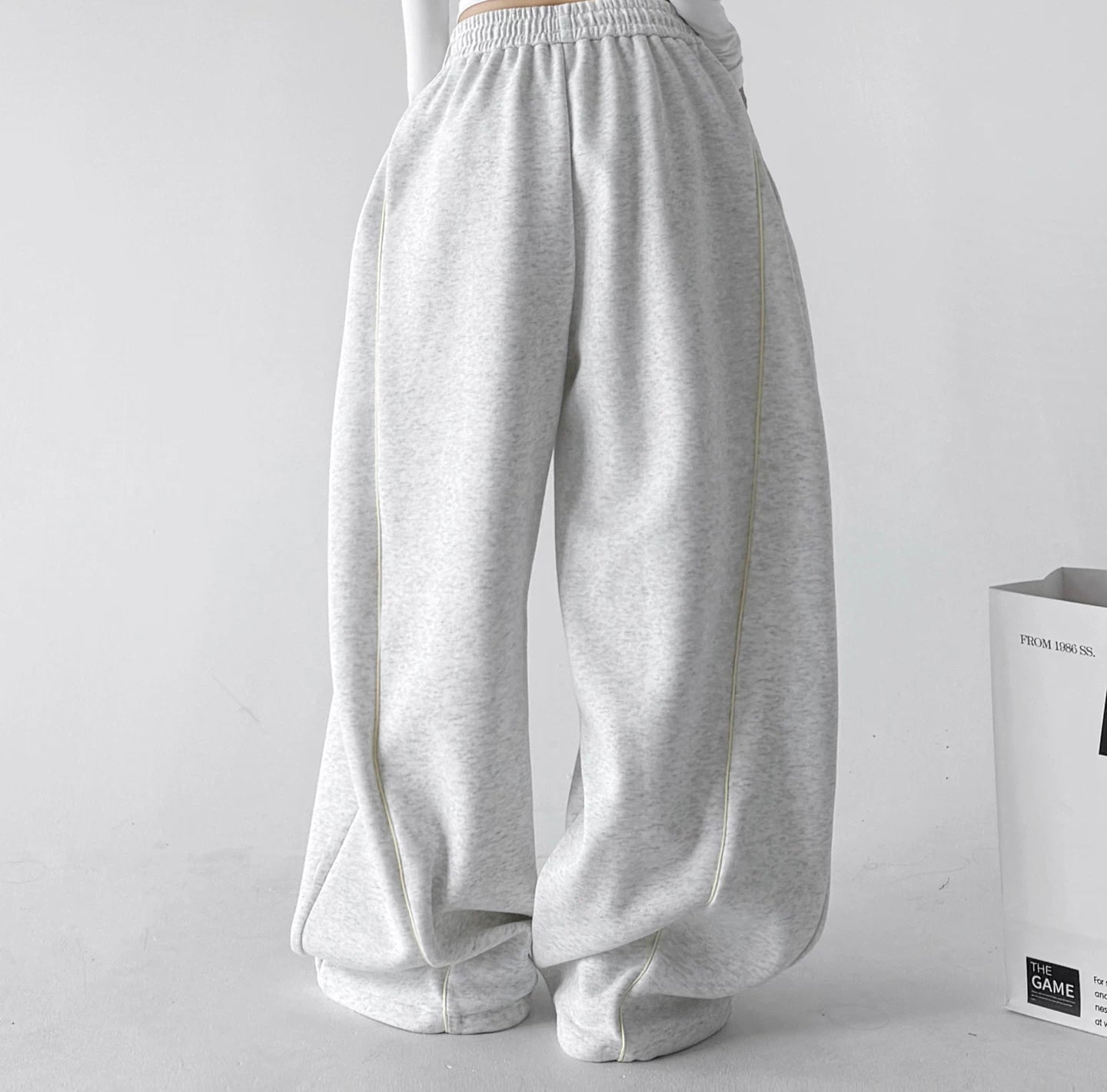 Contrast-Seam Wide-Leg Sweatpants Secondary image