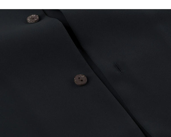 IDLT short sleeve shirt, black buttons close-up.