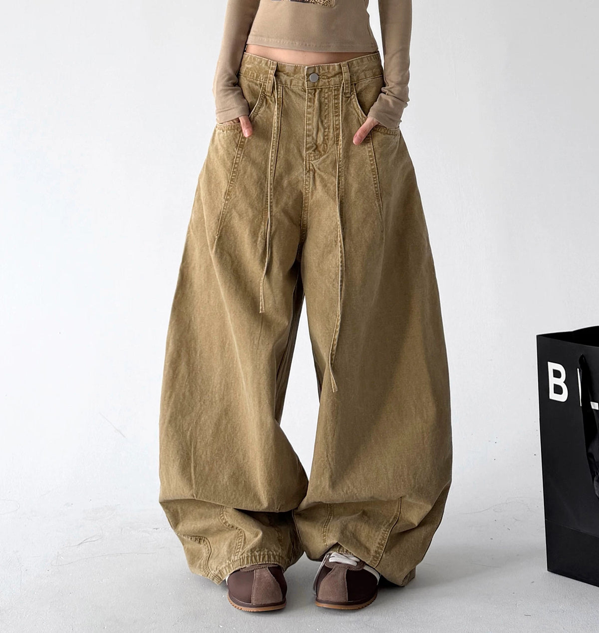 Patch-Pocket Wide-Leg Jeans