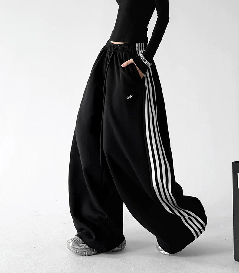 Triple-Stripe Wide-Leg Sweatpants 서브 이미지