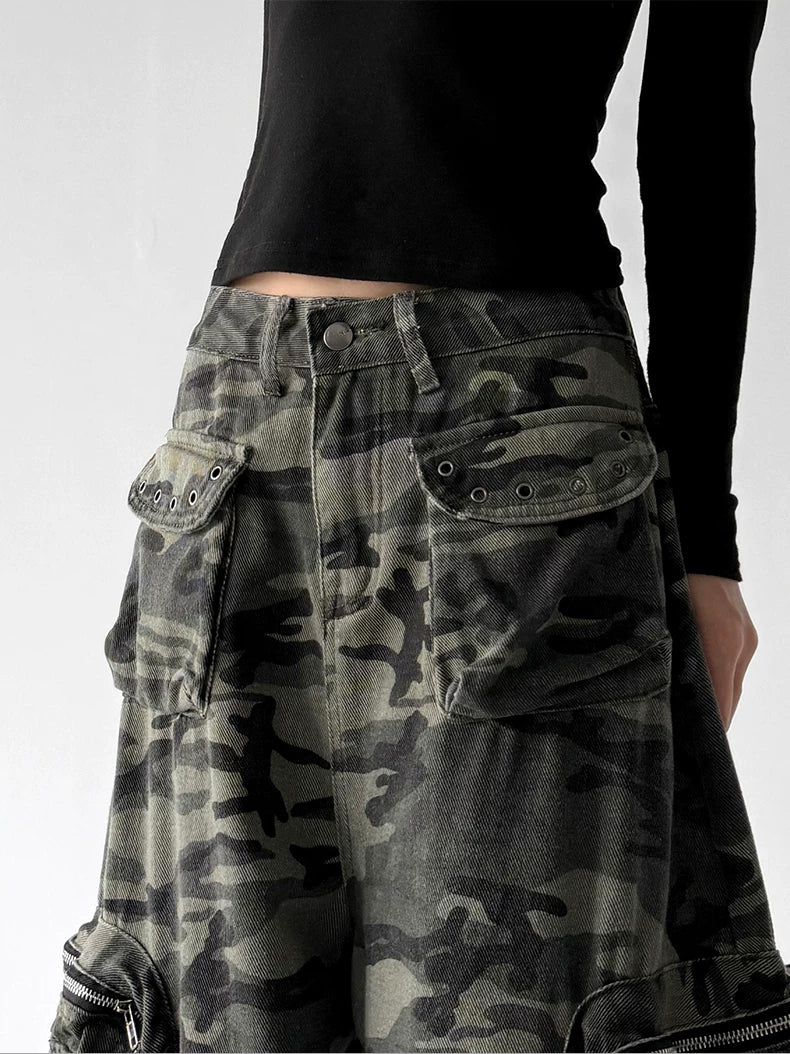 Camouflage camo cargo pants, waist detail view