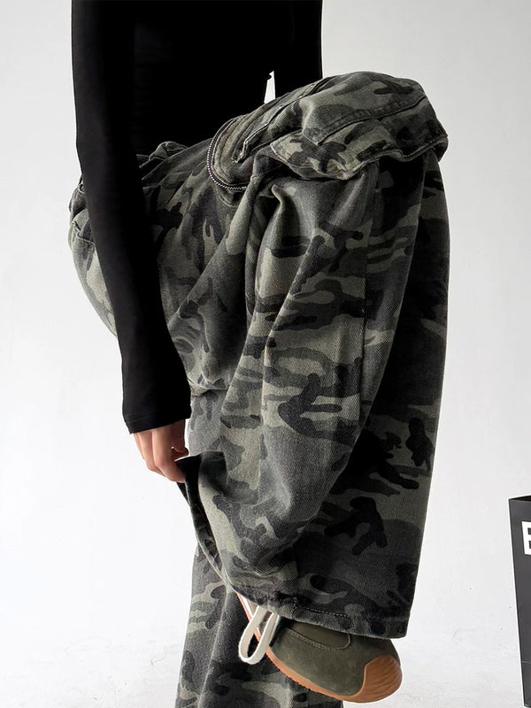 Camouflage wide-leg pants raised leg detail