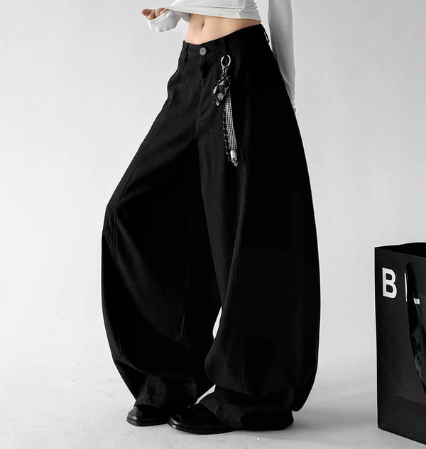 Black pants side