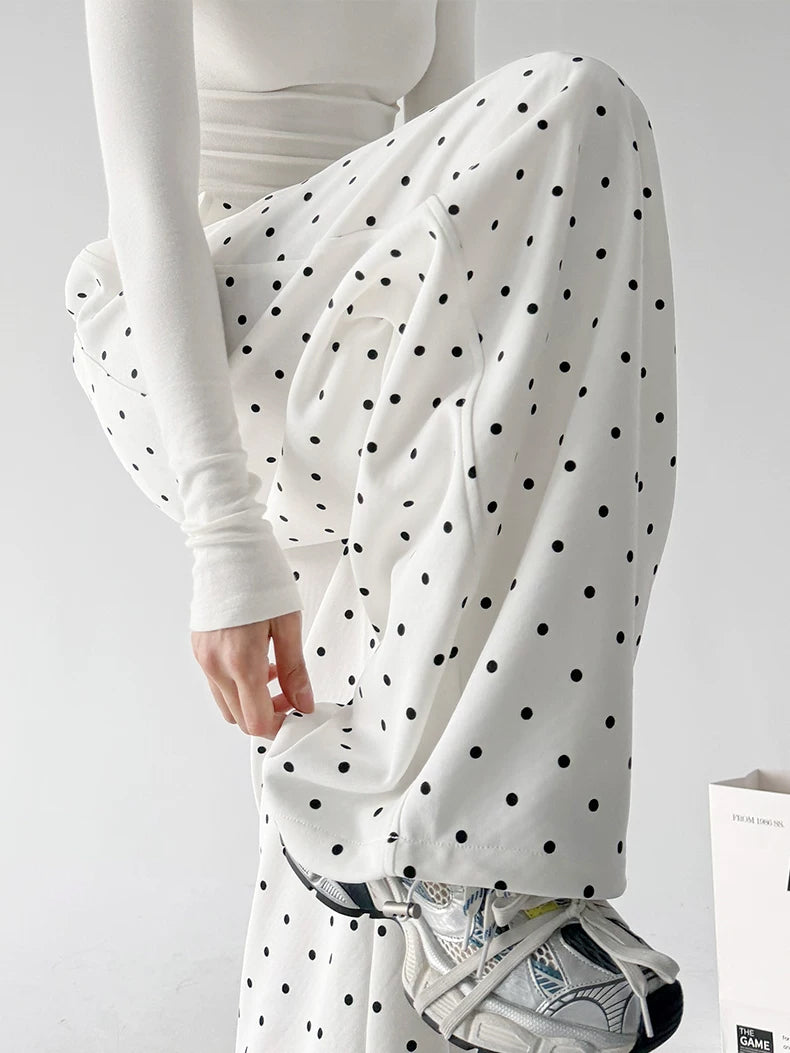 White pants cuff detail