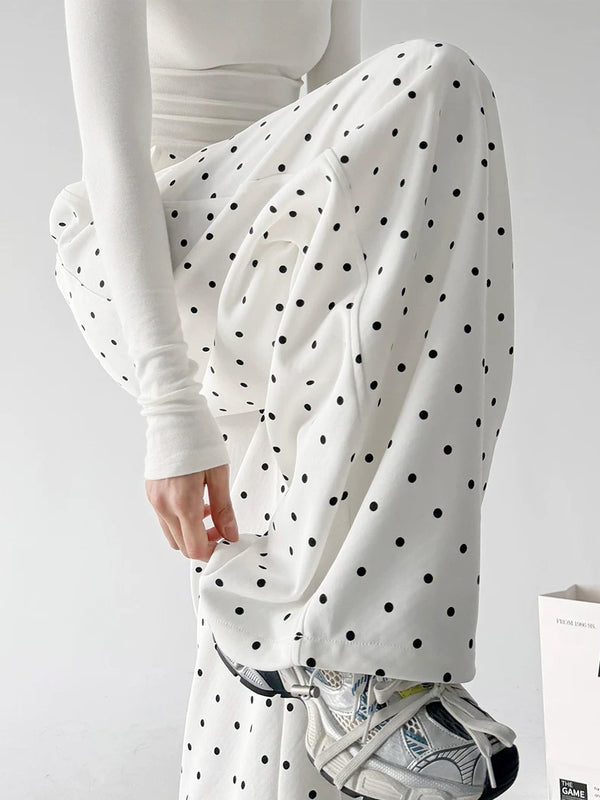 White pants cuff detail