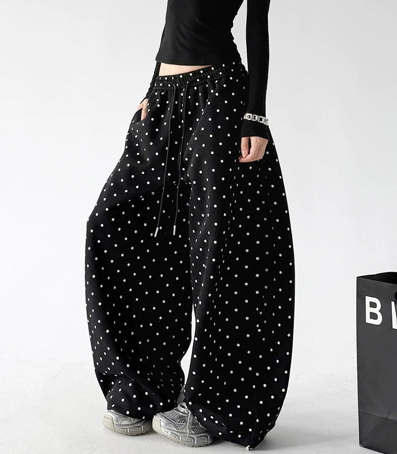 Black pants side