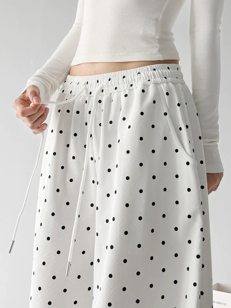 White wide leg pants, waist detail view