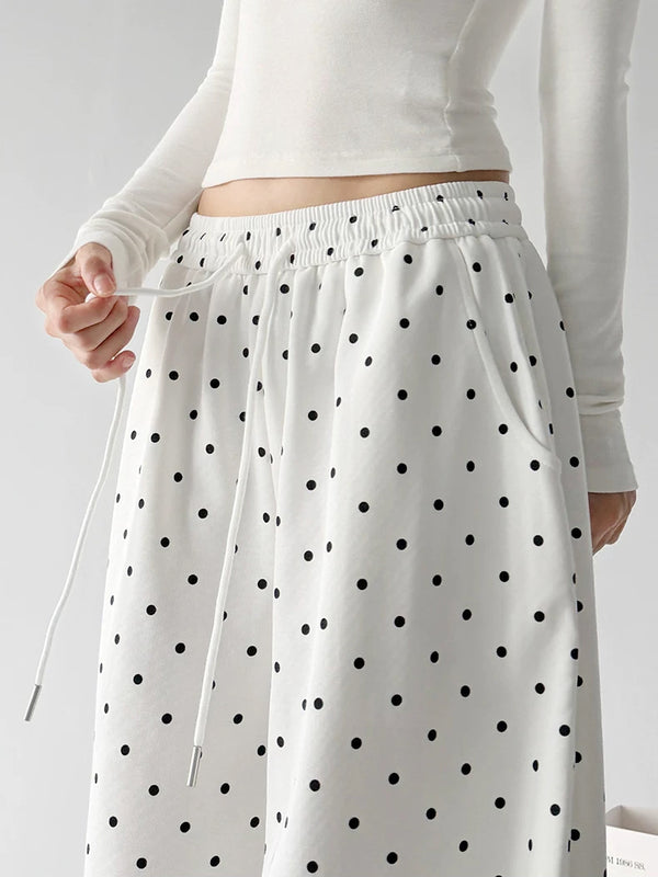 White wide leg pants, waist detail view