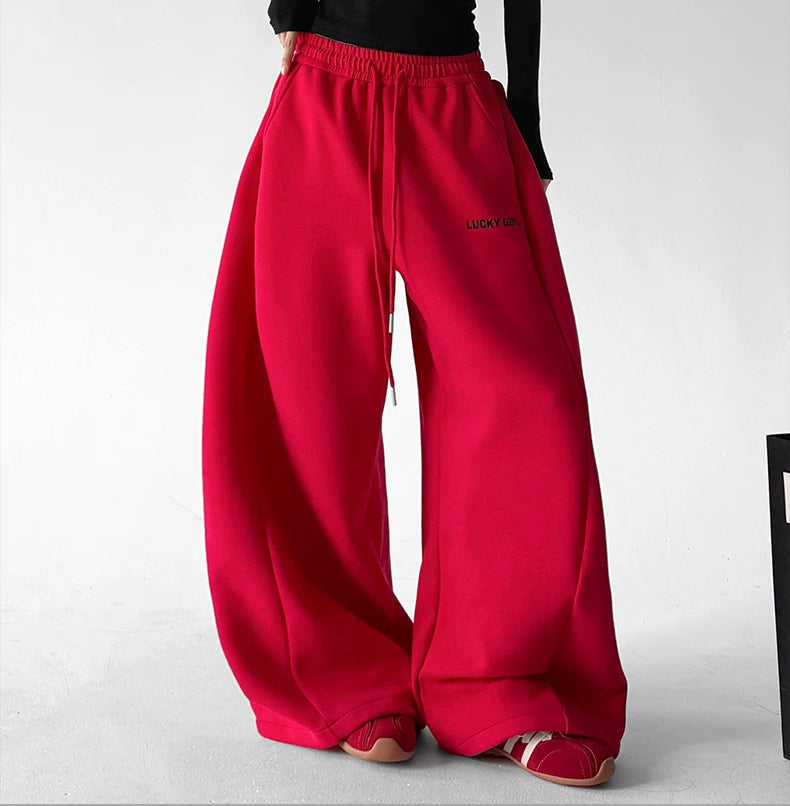ct66252 letter print wide leg sweatpants red front hands 31 edgefix focus v2