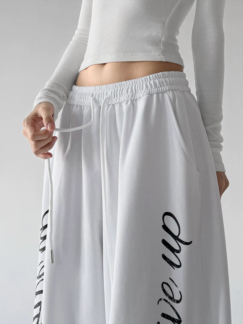 White wide leg pants, waist detail view
