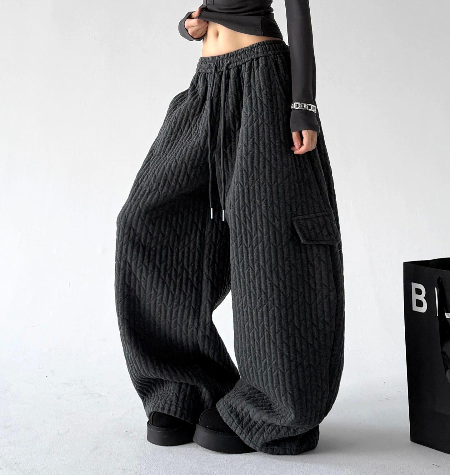 Textured Cargo Wide-Leg Pants 서브 이미지
