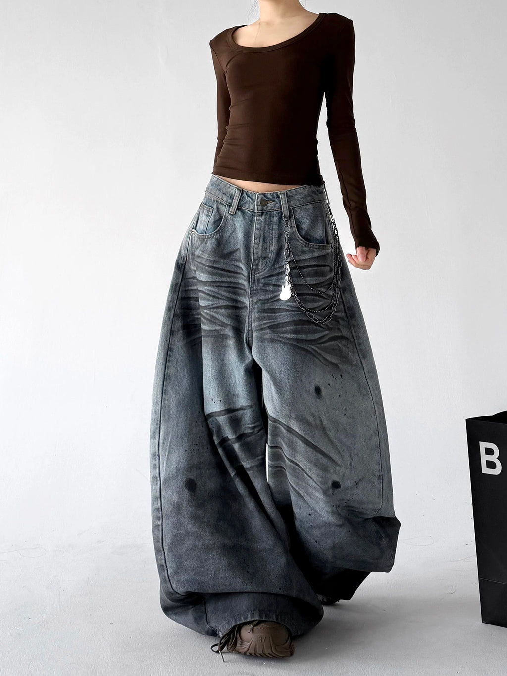 Blue wide-leg jeans walking view - CT7175