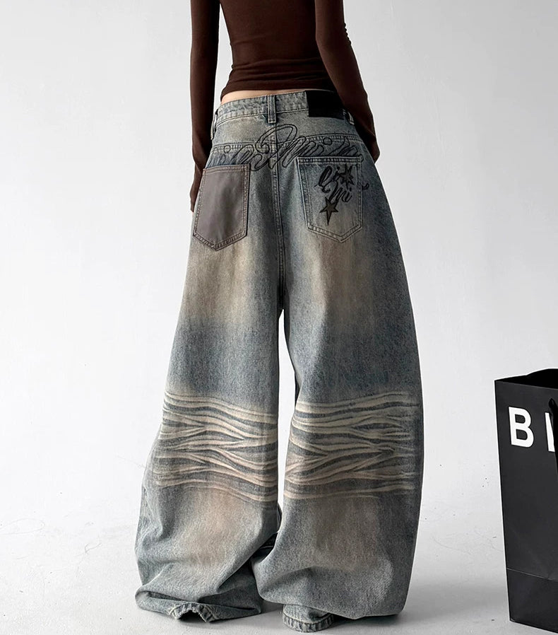 Gewaschene Wide-Leg-Jeans mit Whisker-Effekt