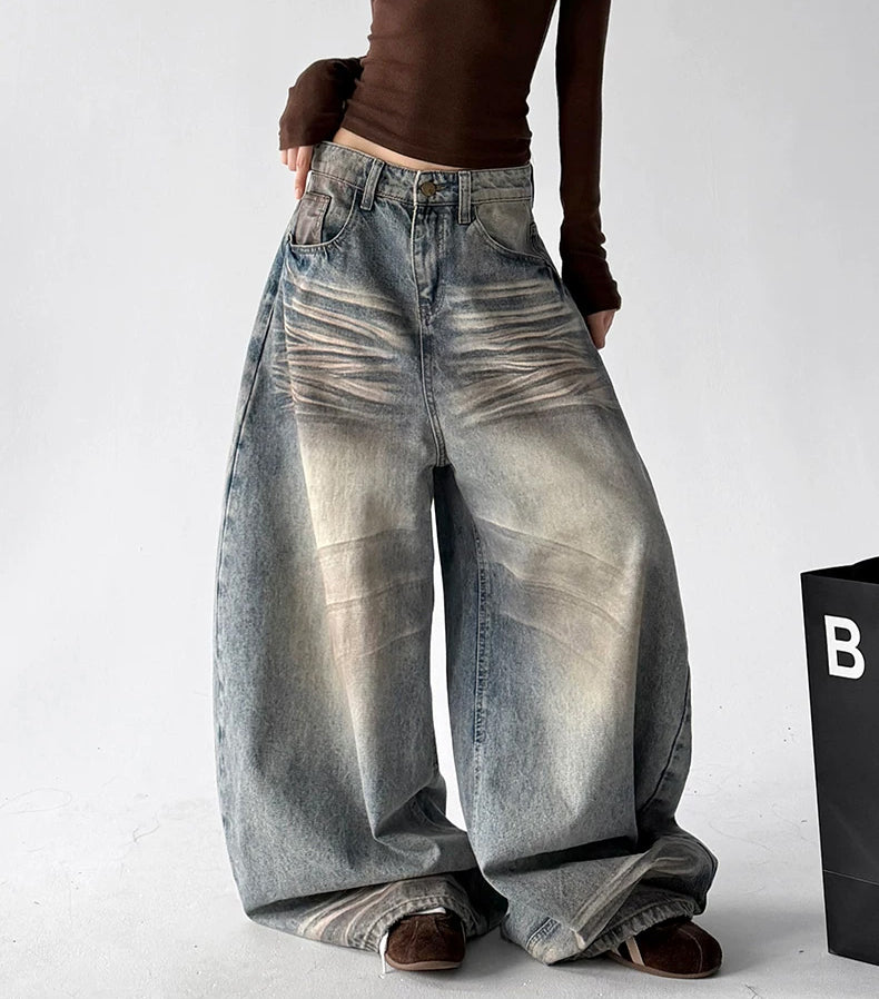 Gewaschene Wide-Leg-Jeans mit Whisker-Effekt
