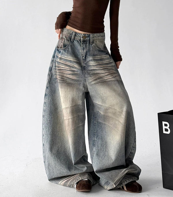 Gewaschene Wide-Leg-Jeans mit Whisker-Effekt