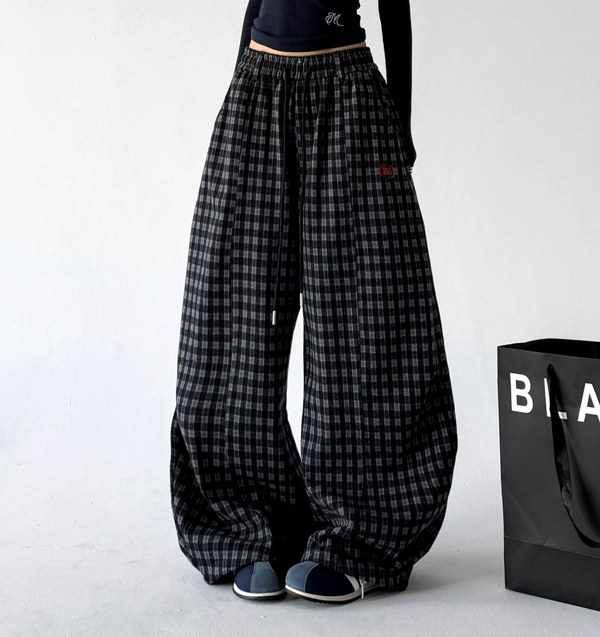 Navy Blue wide leg pants, front view 메인 이미지