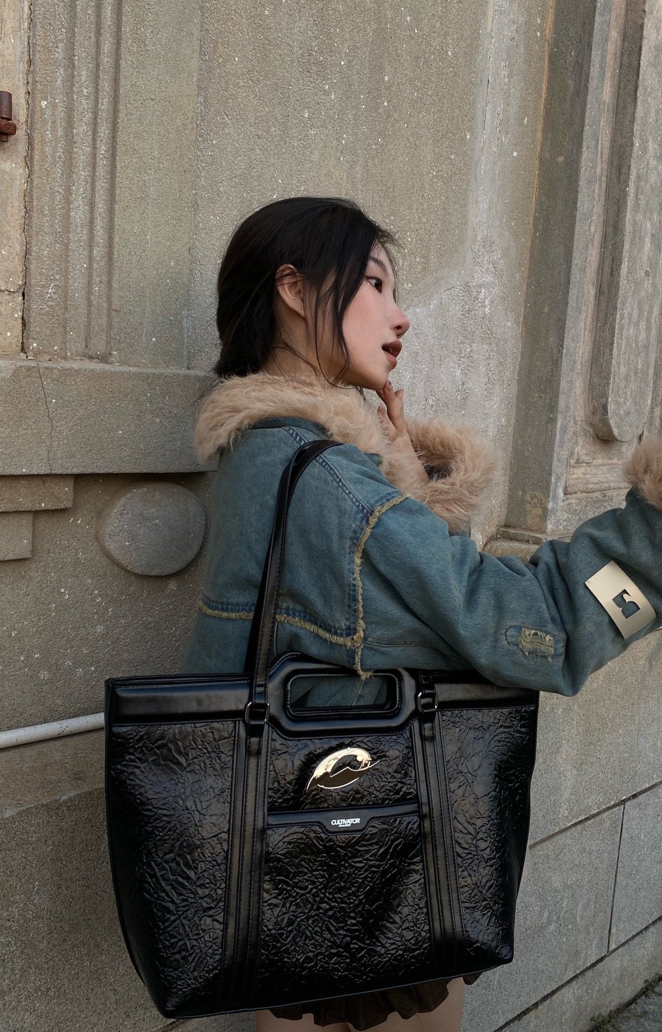 CULTIVATOR Black Pleated Handheld Tote Bag - COPPING THREADS - CULTIVATOR