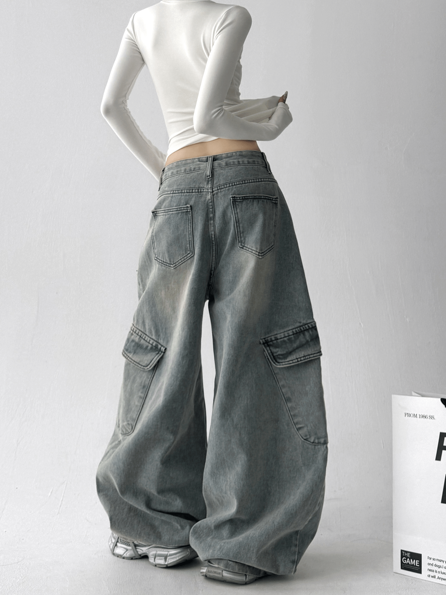 Curved-Seam Washed Wide-Leg Jeans Secondary image