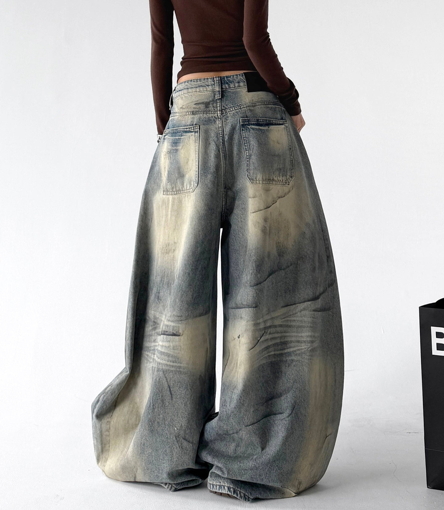 Distressed Panel-Wash Jeans - CT7131 Secondary image