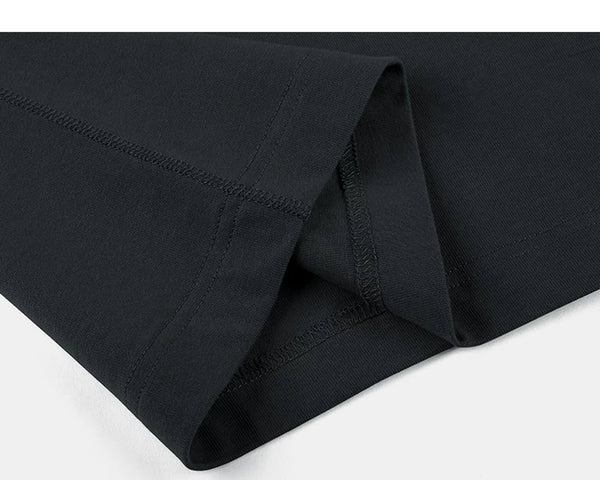IDLT logo T-shirt, black folded hem.